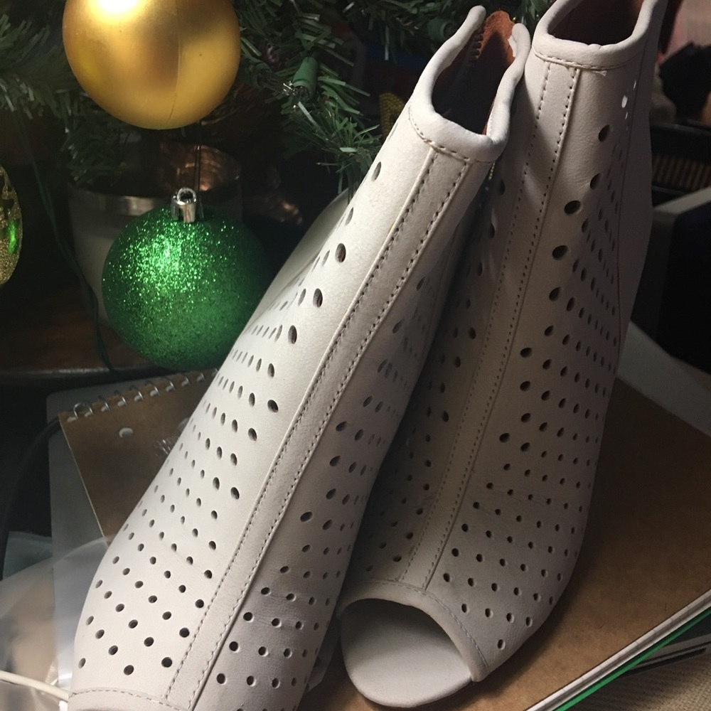 Women shoes